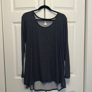 Lularoe Lynnae style top. Navy blue with white polka dots sz 3x
